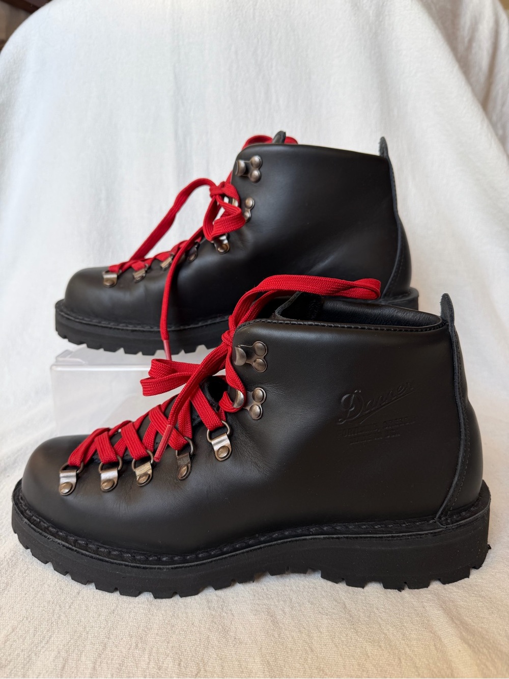 Like New! Danner Mountain Light Black GORE-TEX Boots Men’s 9 EE Made in USA